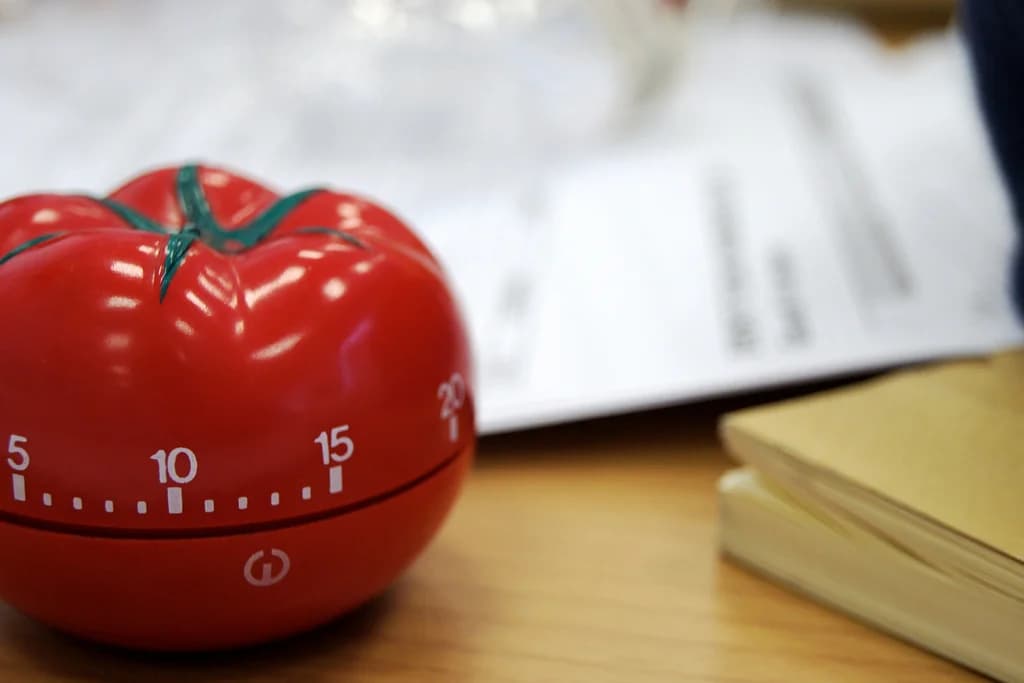 A tomato-shaped kitchen timer